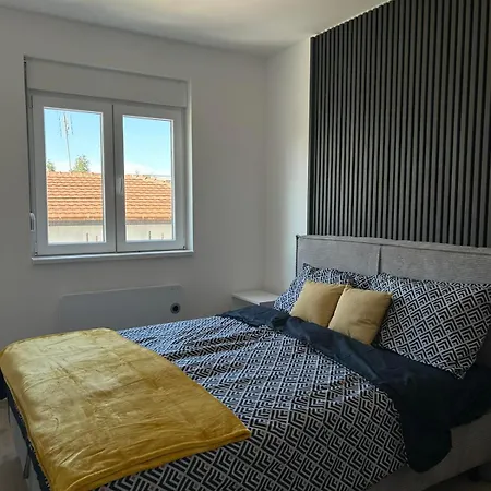 Lola * ベオグラード